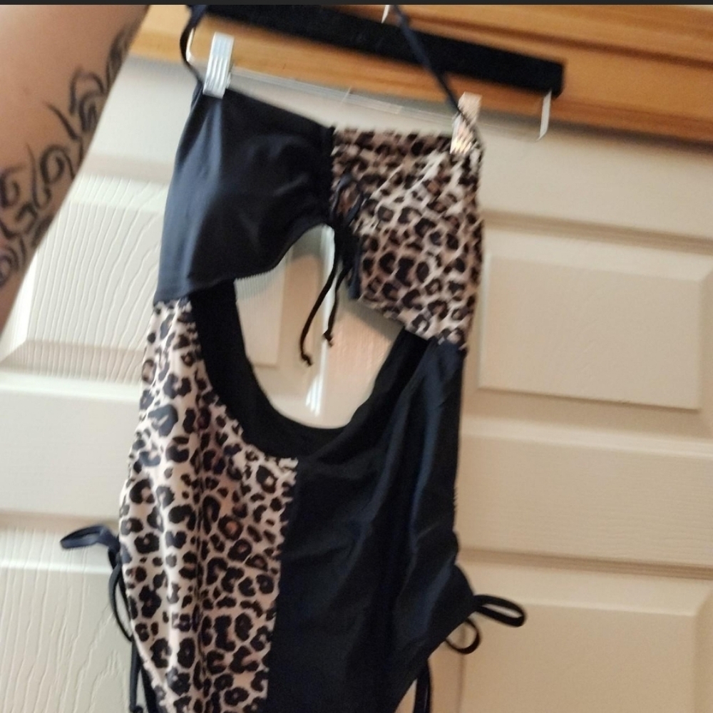 Leopard Print and Black Swimsuit - Picture 6 of 8